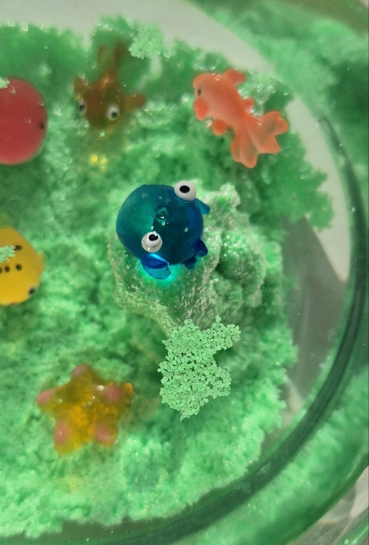 Water play molding magic